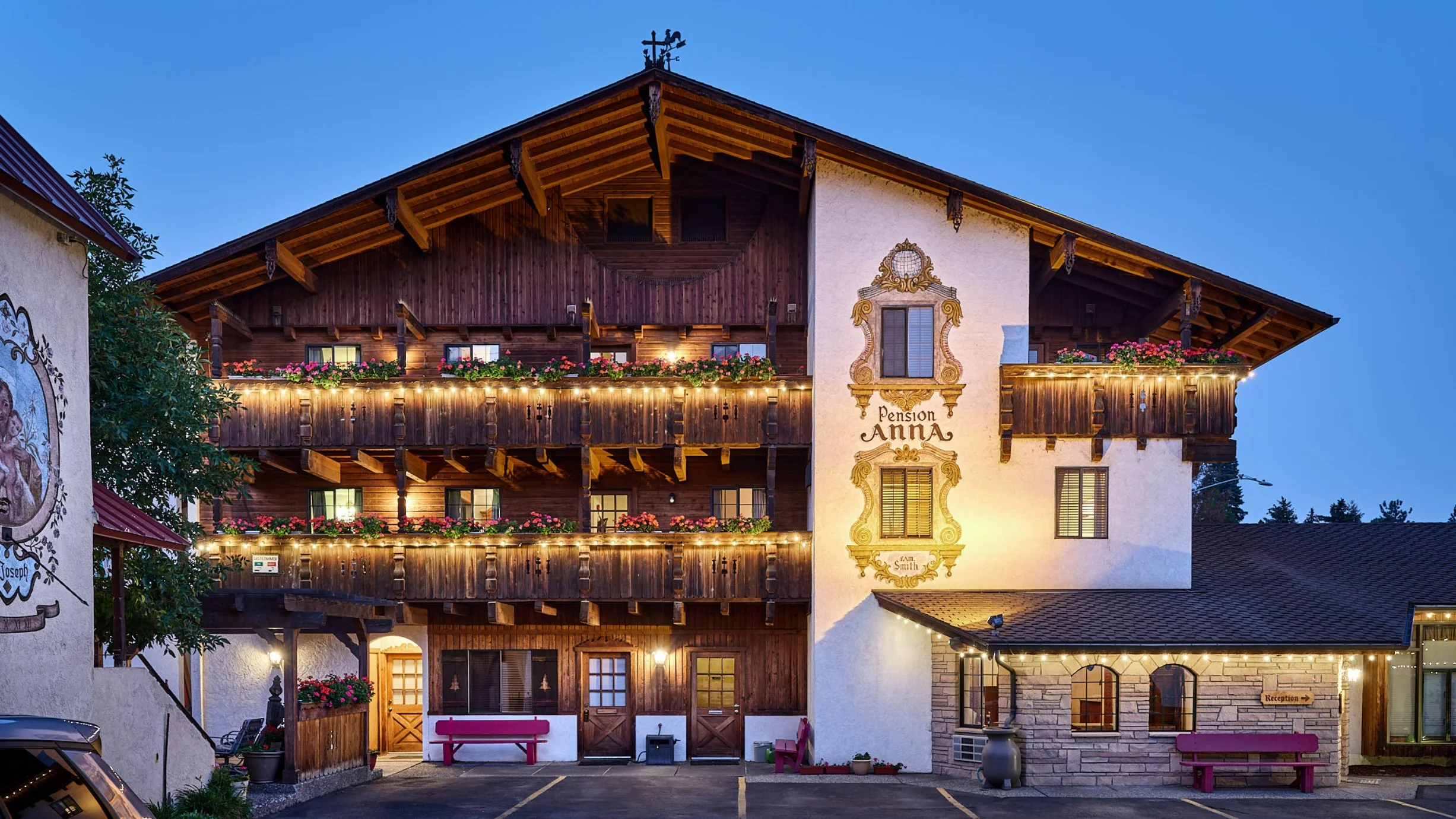 View of Hotel Pension Anna in the evening