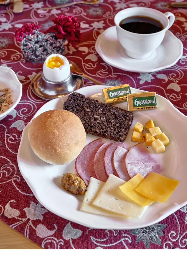A plated Pension Anna breakfast