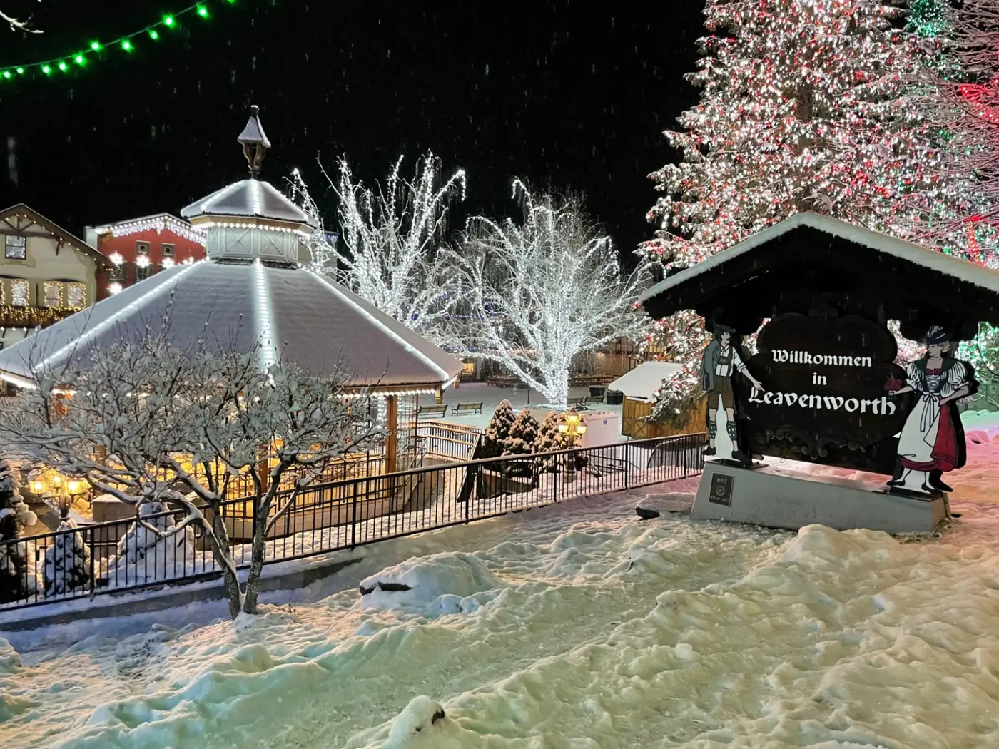 Willkommen in Leavenworth sign with snow-covered gazebo and Christmas tree