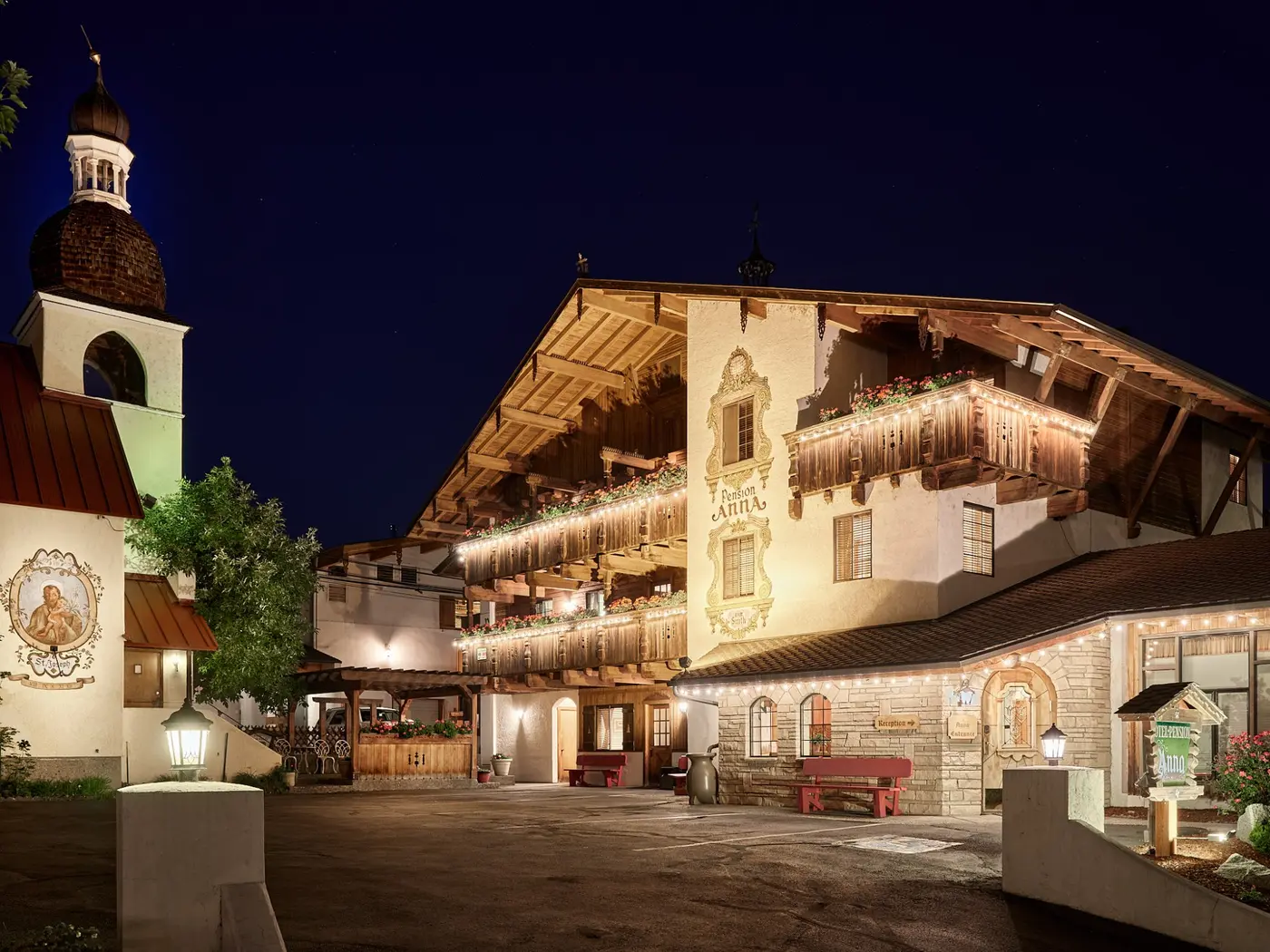 Pension Anna and Alte Kapelle chapel at night — Leavenworth WA