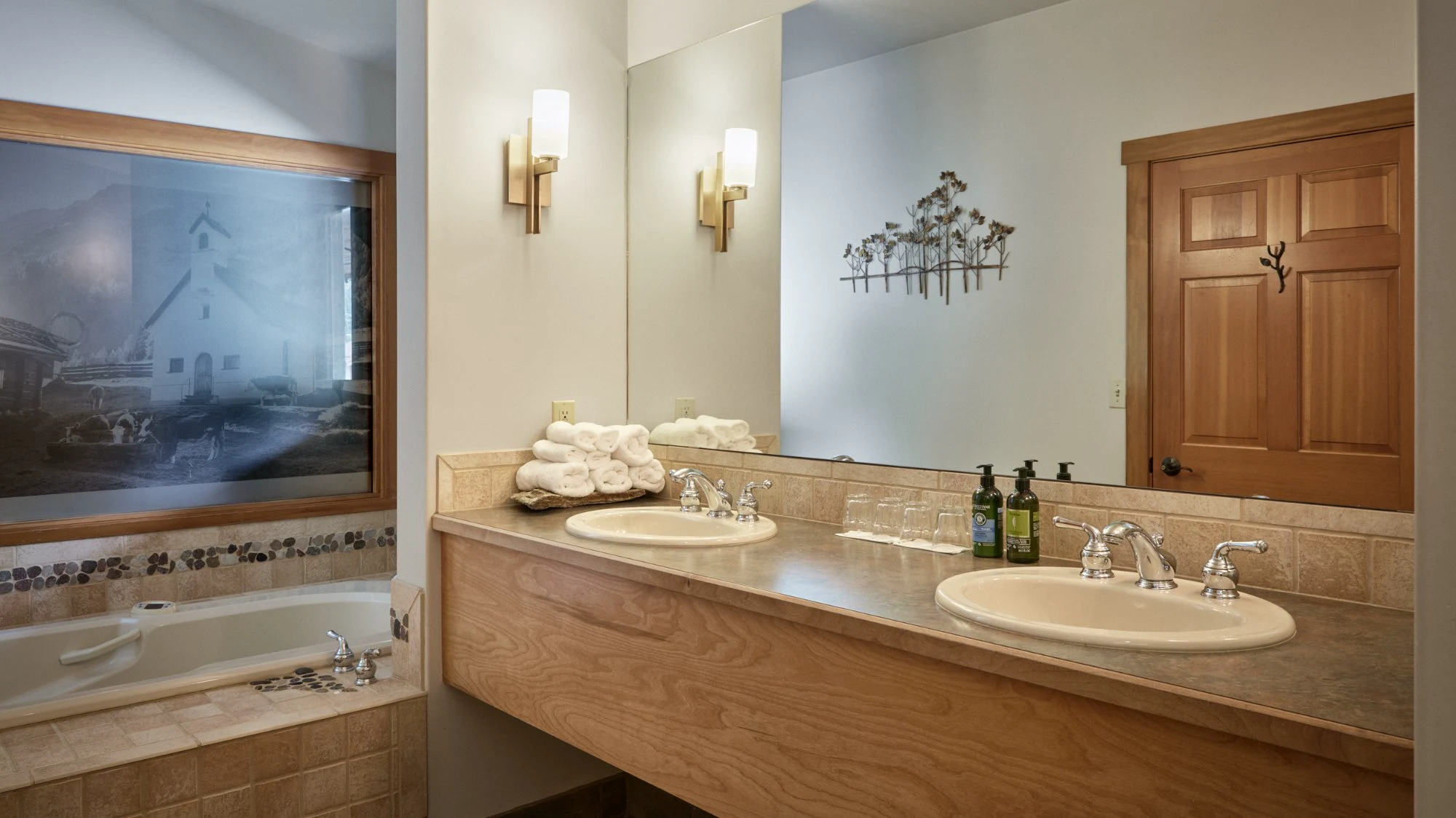 Autumn Suite bathroom with double vanity and soaking tub