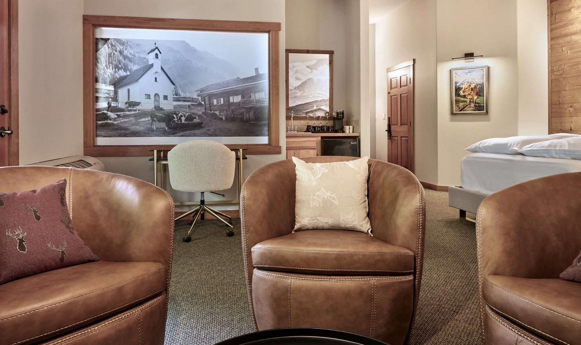 Autumn Suite sitting area with leather armchairs and coffee bar