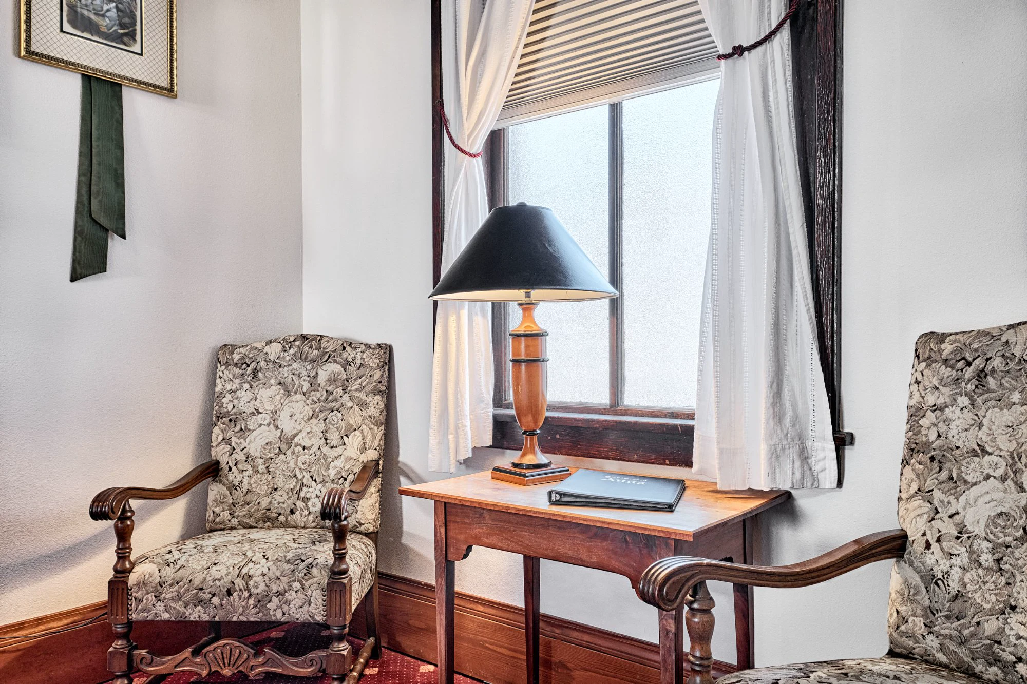 Pfaffenwinkl sitting area with two tapestry armchairs