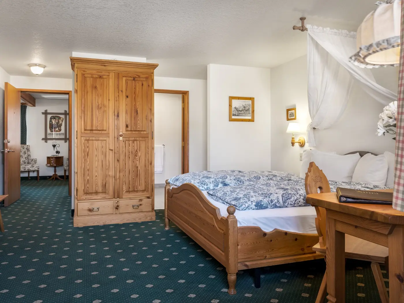 Balcony Room pine schrank and sitting room