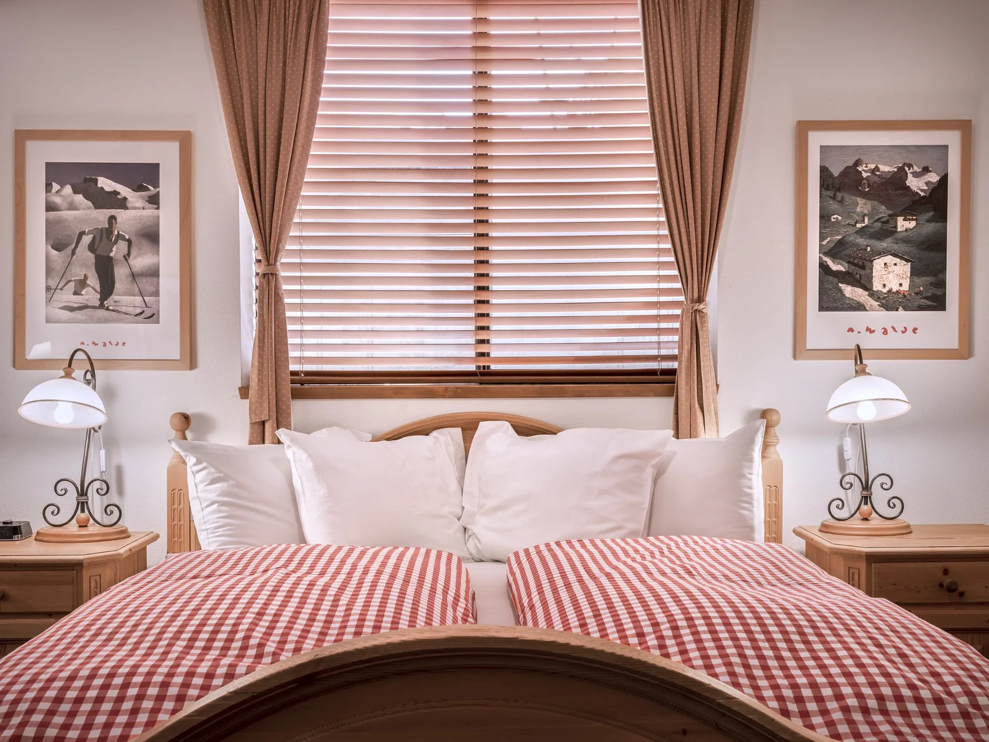 Stubaital — king pine bed with vintage alpine ski prints