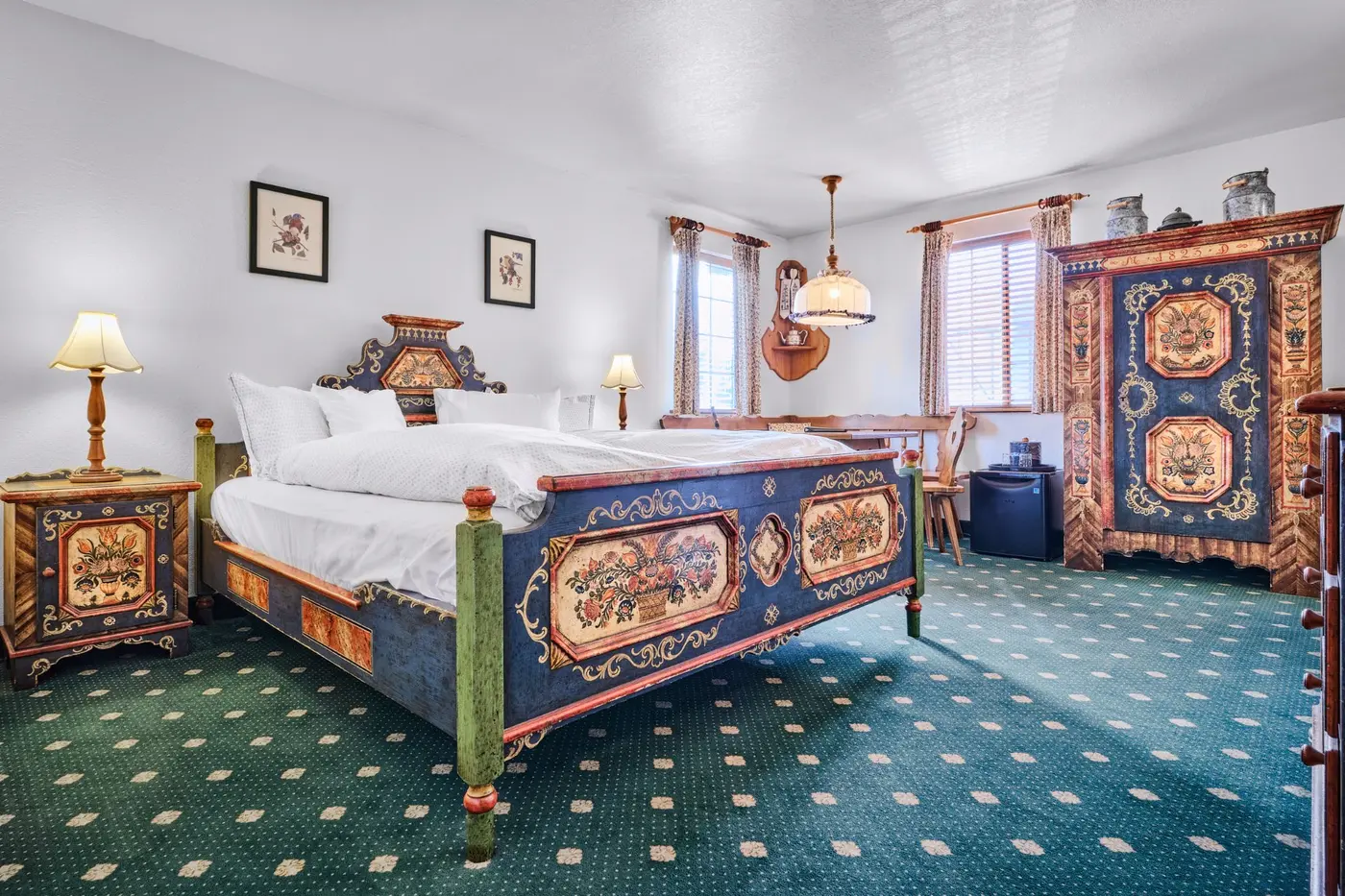 Pinzgau painted bed and schrank