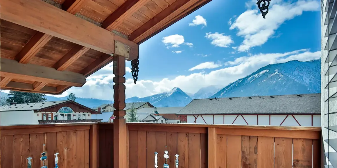 Herzog Suite covered deck with Enchantment mountain views