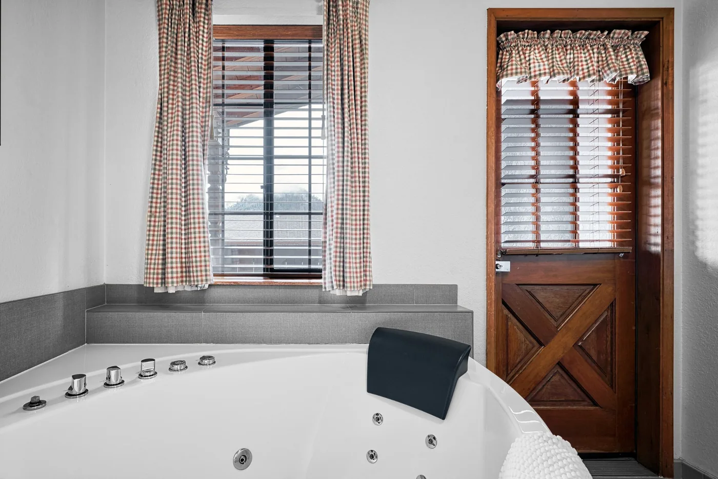 Herzog Suite Jacuzzi and dutch door
